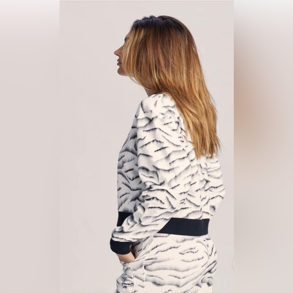 Varley Sawtelle Sweat Top in Blurred Tiger- Size L - Picture 4 of 7